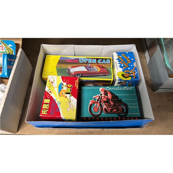 BOX OF ASSORTED VINTAGE TOYS