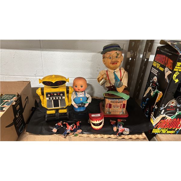 ASSORTED VINTAGE TOYS