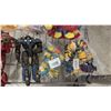 Image 5 : ASSORTED COLLECTIBLES INCLUDING; MINIONS FIGURES, STARCRAFT FIGURES, STAR WARS FIGURES & MORE
