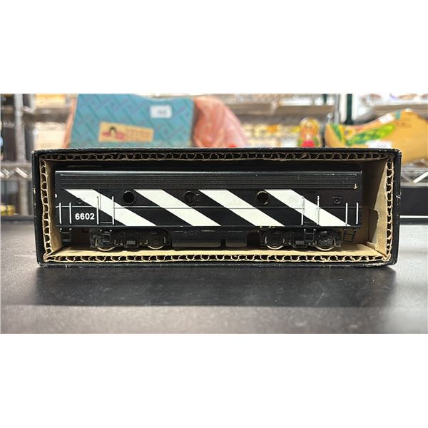 TENSHODO EMD F-9 DIESEL LOCO B DUMMY NO, 132 CNR MODEL TRAIN