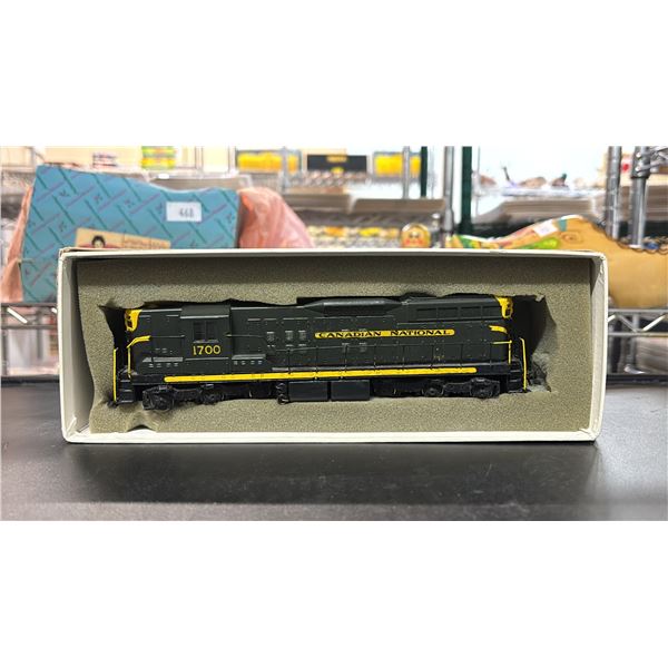 TENSHODO SD-9 DIESEL ROAD SWITCHER NO. 129 CNR MODEL TRAIN (USED)