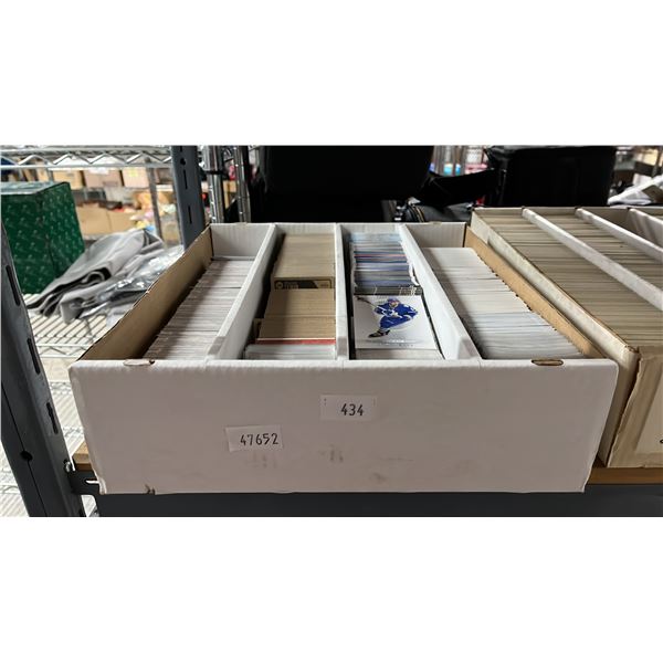 BOX OF ASSORTED HOCKEY CARDS