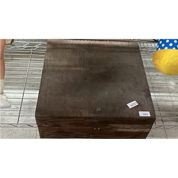 BOX OF ASSORTED MODEL TRAIN ACCESSORIES & SUPPLIES