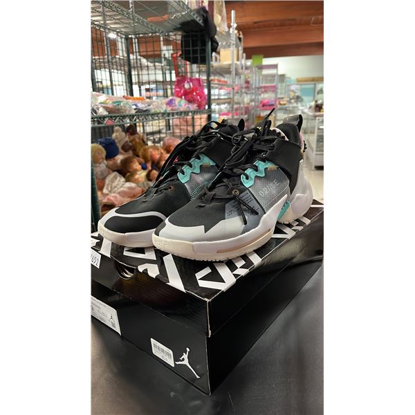 PAIR OF *NEW* NIKE JORDAN WHY NOT ZERO 2 SE SHOES SIZE 9