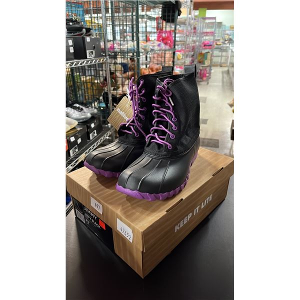 PAIR OF *NEW* JIMMY IN THE COLOR JIFFY BLACK SHOES SIZE 7