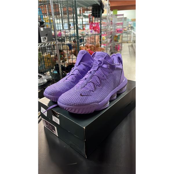 PAIR OF *NEW* NIKE LEBRON XVI LOW SHOES SIZE 9