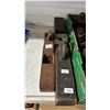 Image 2 : COLLECTION OF VINTAGE & ANTIQUE WOODEN HAND PLANES