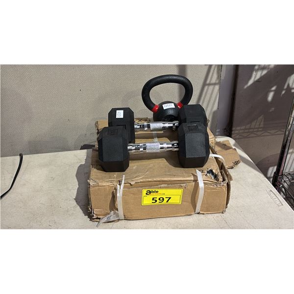 SET OF 2 X 10LB DUMBELLS, 9LB KETTLEBELL & 2 BOXES OF 20 X 2.5LB PLATES