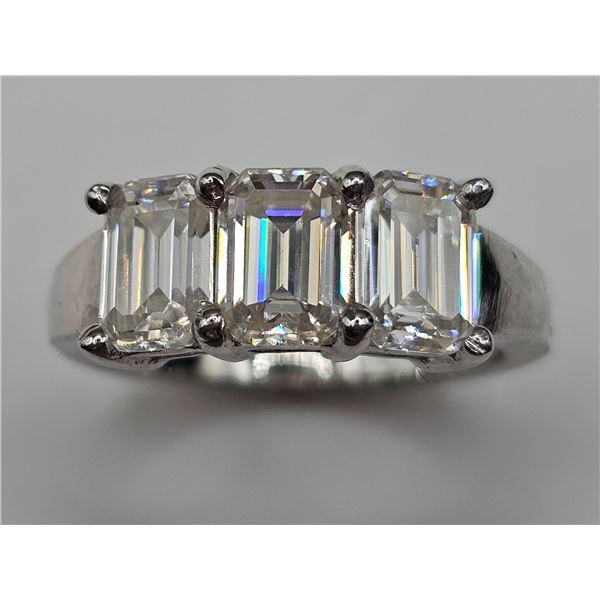 Sparkling 3.05ct VVs1 D-E Fire Moissanite Ring