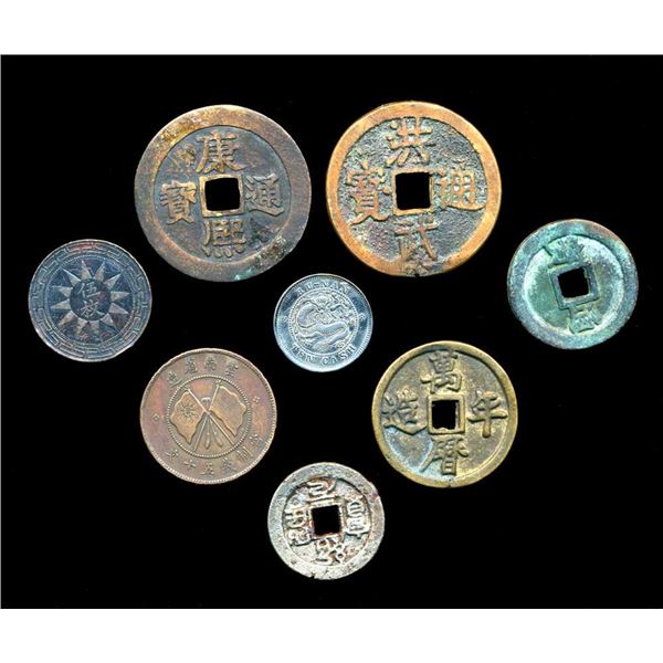 CHINE - Ensemble de 8 talismans et monnaies de bronze