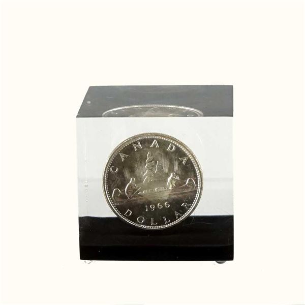 CANADA - Bloc d'acrylique contenant une piece de 1 dollar 1966