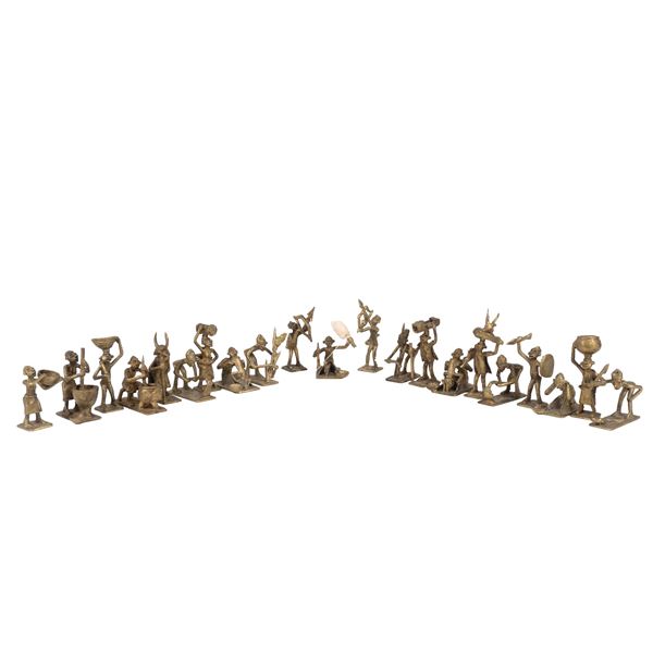 21 figurines de bronze