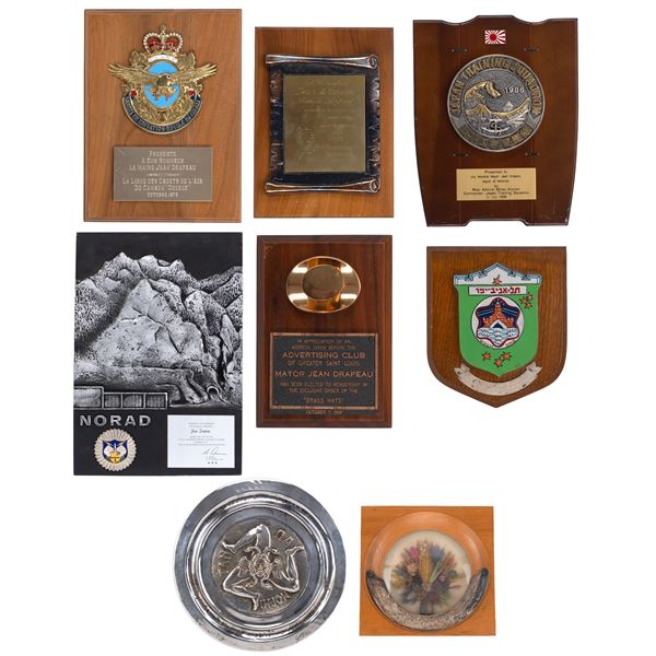 Lot de plaques honorifiques au maire Jean Drapeau