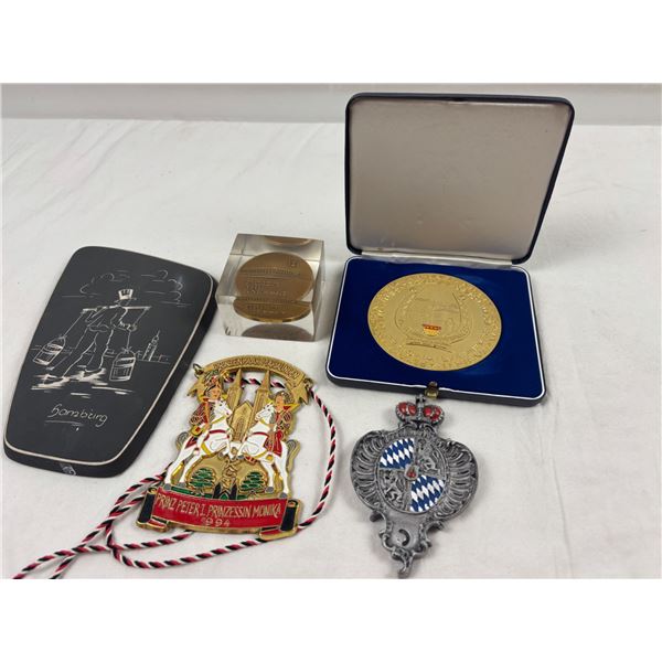 Souvenir Plaques & Medallions