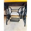 Image 4 : Singer Sewing Table