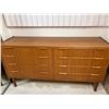 Image 1 : Mid-Century Modern Dresser