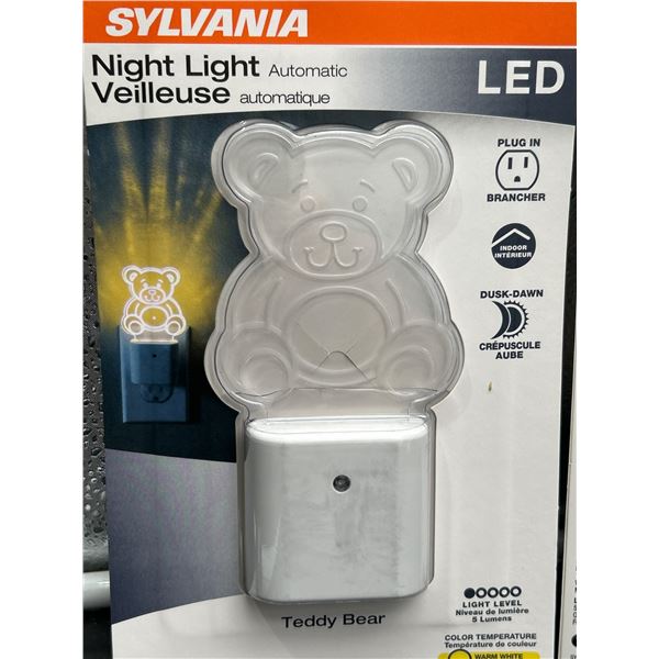 Lot f 2 Sylvania LED Night Light Automatic Plug-in with Teddy Bear Design