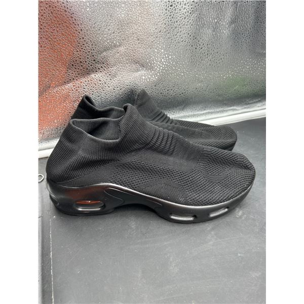 Black Slip-On Knit Sneakers With Air-Cushioned Sole, Size 41