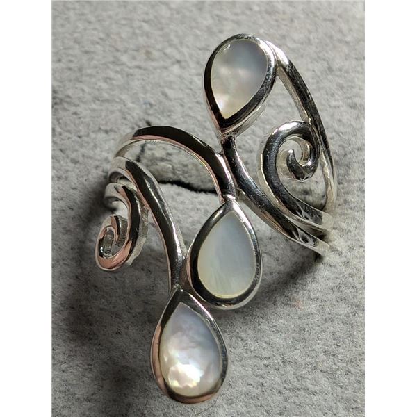 $140 Silver 4.3G Mother Of Pearl Ring