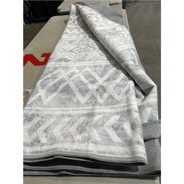 Area Rug With TPR Backing, Skin-Friendly and Machine Washable 6′ x 9’White & Grey