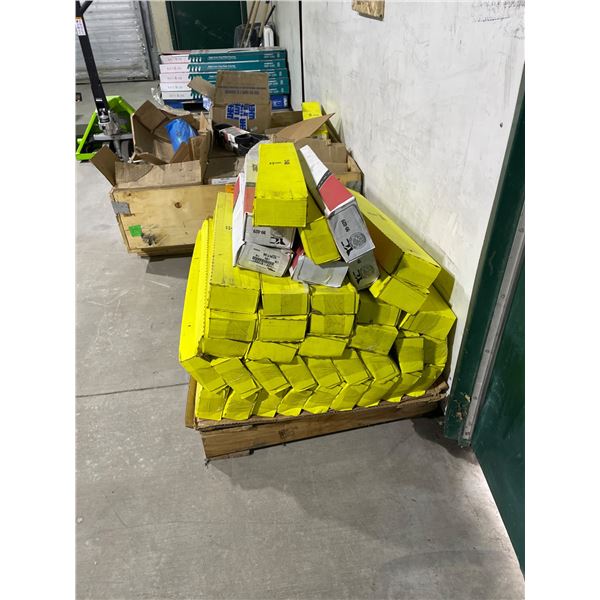 Pallet Lot of Euclid E-7220 Camshafts RH and Dayton Parts EA04-572651 Parts