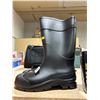 Image 4 : Servus XTP 18822 Size 5 Black PVC Work Boots