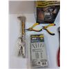 Image 2 : Tool Lot: Wire Cutter Pilers, Molly Bolt Set, Locking Pilers, Flashlight, Misc