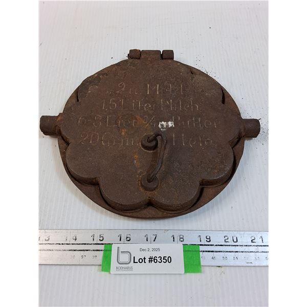 German Cast Iron Waffle Maker - As Is - 9.5" - Rusted Shut