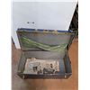 Image 3 : *Vintage Trunk 34" x 17" x 17", Cannot Ship