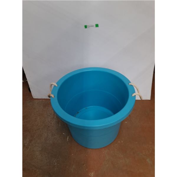 *Plastic Tub 22" x 16" , Cannot Ship