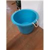 Image 3 : *Plastic Tub 22" x 16" , Cannot Ship