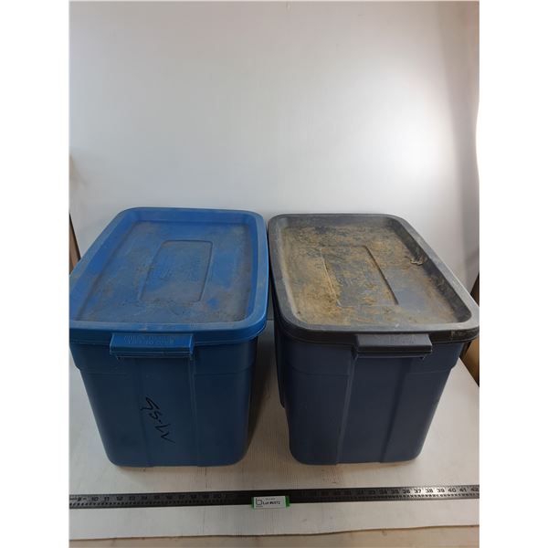 (2) Rubbermaid Roughneck Storage Bins w/Lids - 14x19x16" - Pickup Only