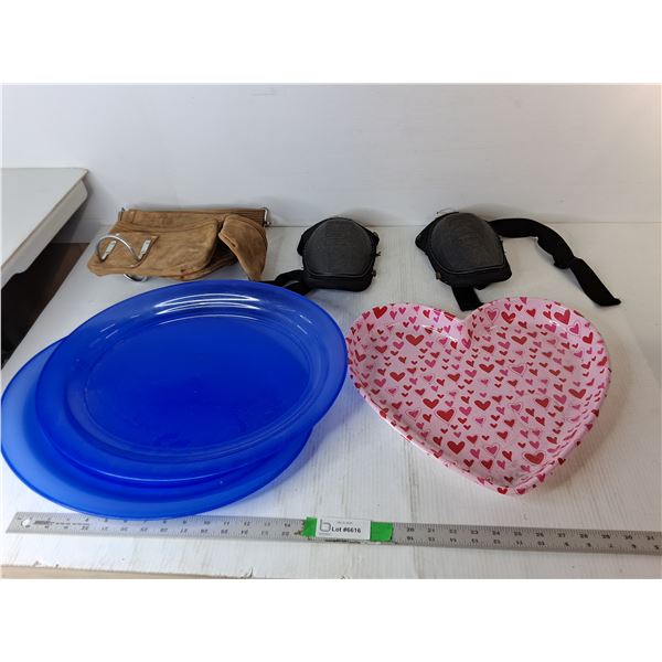 Dakota Kneepads, Kuny's Suede Toolbelt & (3) Plastic Trays Up to 18.75"