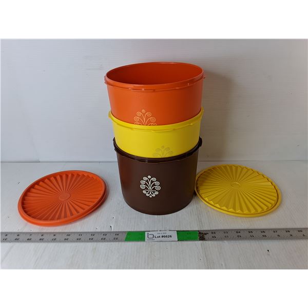 (3) Vintage Tupperware Containers, (2) Lids 8" x 6"- As Is