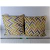 Image 1 : (2) Textured Throw Pillows Up to 15"