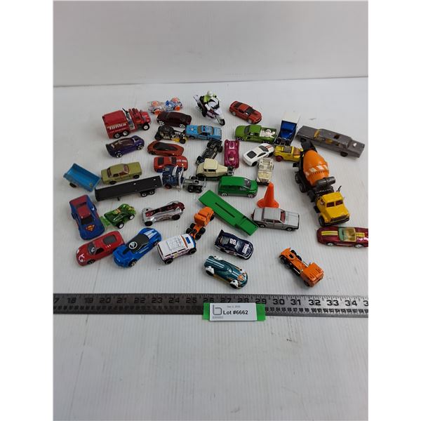 Large Quantity of Assorted Mostly Die-Cast Toy Vehicles