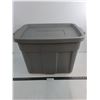 Image 1 : Rubbermaid Roughneck Storage Bin w/Lid - 19x14x16" - Pickup Only