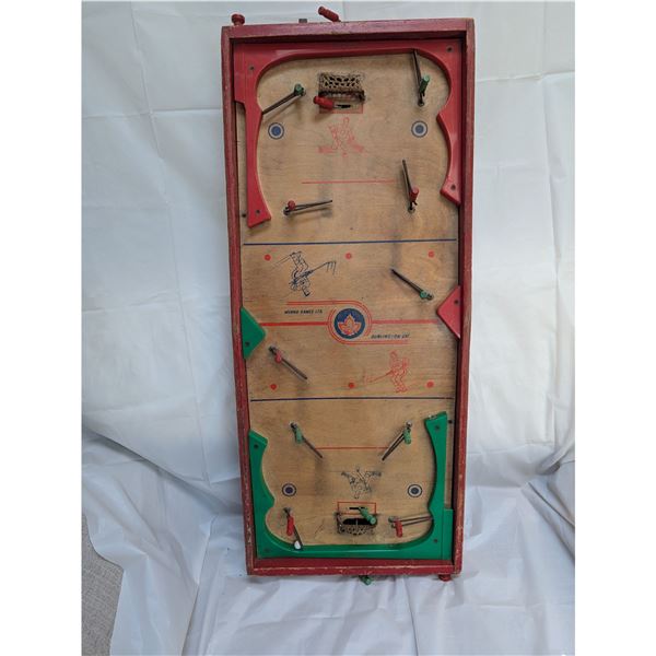 VINTAGE TABLE TOP HOCKEY GAME by MUNRO