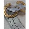 Image 2 : LARGE TWISTED GOLD COLOURED HOOP EARRINGS