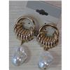 Image 1 : BAROQUE PEARL 2" LONG PIERCED EARRINGS
