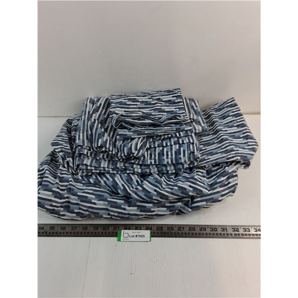 Set of 4-Tone Blue Queen Size Sheet Set