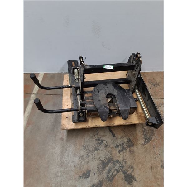 * Curt R16 5th Wheel Roller/Hitch - 34x31x14" - Pickup Only (Cart Not Included)