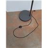 Image 4 : * 6' Tall Floor Lamp w/Foot Switch - Tested - Pickup Only
