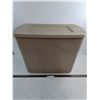 Image 1 : Rubbermaid Plastic Storage Bin - 25x16.5x17.5" - Pickup Only