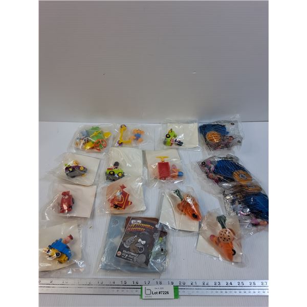 (15) McDonalds Toys: Simpson, Peanuts, Muppets, Misc