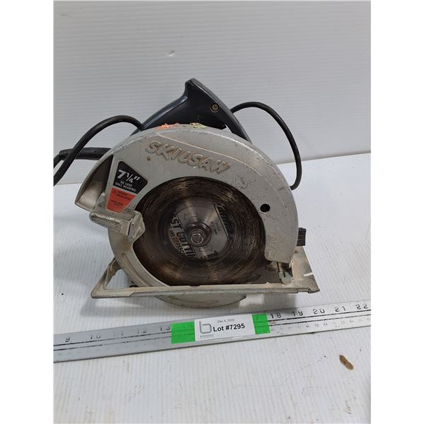 Skilsaw  7 1/4" Circular Saw- Powers On