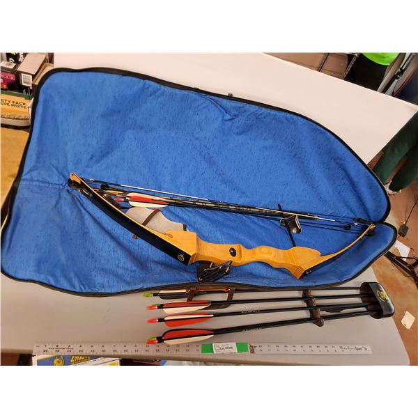 44" Compound Bow, Case & (10) Arrows 30 & 32", Cannot Ship