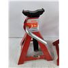 Image 2 : (2) Motomaster 3 Ton Axle Stands