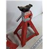 Image 3 : (2) Motomaster 3 Ton Axle Stands