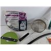 Image 2 : Power Supply Cord, Measuring Tape, Strainer, Molding Repair Kit, Spring Clips